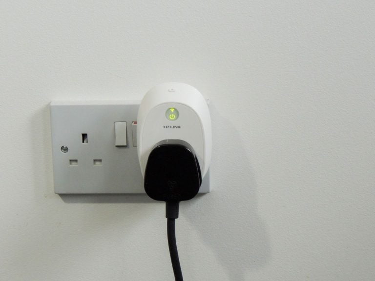 TP-Link Kasa WiFi Plug with Energy Monitoring - Ideal for use in the kitchen