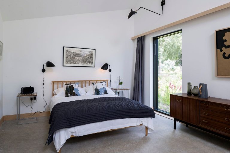 Five Acre Barn, Suffolk - Minimalist comfortable bedrooms