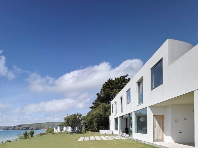 Little Cottage, Cornwall - Outdoor space overlooking the beach