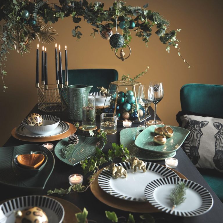 Botanical inspired dinnerware