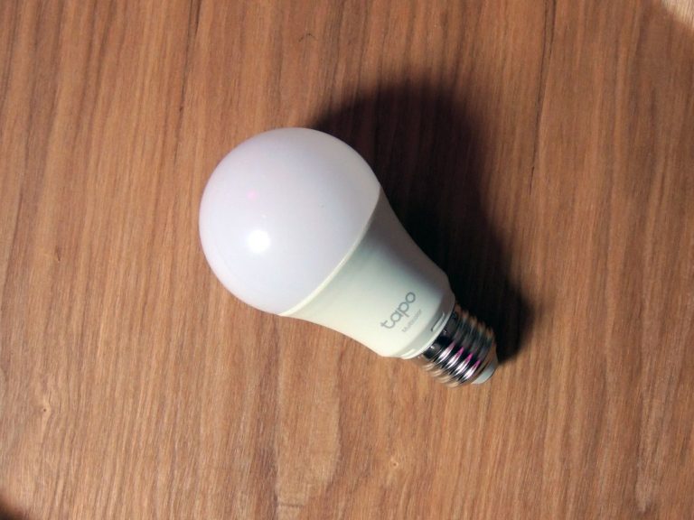 TP-Link Tapo L530E WiFi Multicolour Smart Bulb Review | In Two Homes