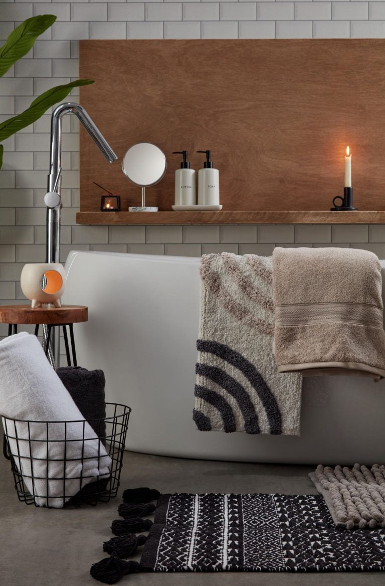 Vibrant black and white bathroom textiles from B&M.